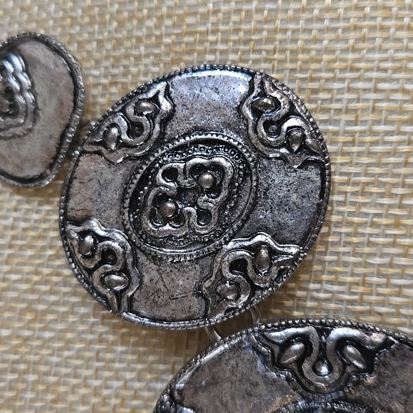 Chico's Silver Ornate Necklace. In Like New Condition. Gorgeous! - Picture 4 of 12